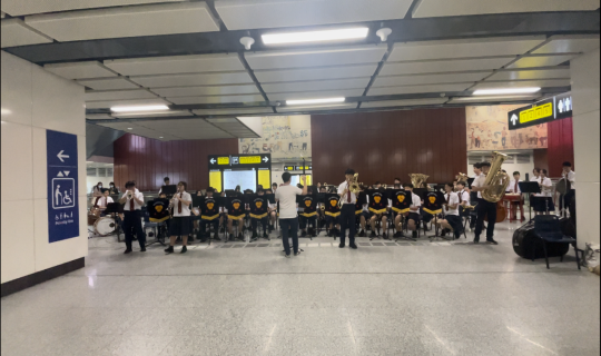 Wind orchestra performance by Nan Chiau High School