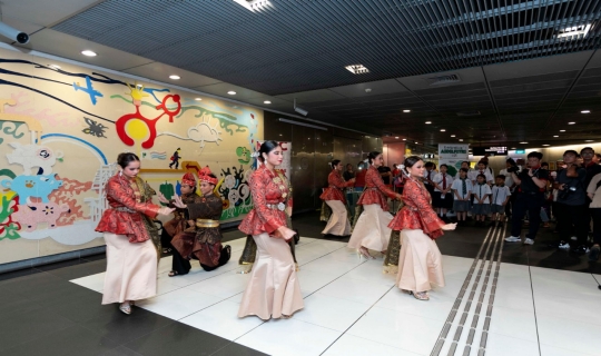Malay Cultural dance by ITE College West's Westari 